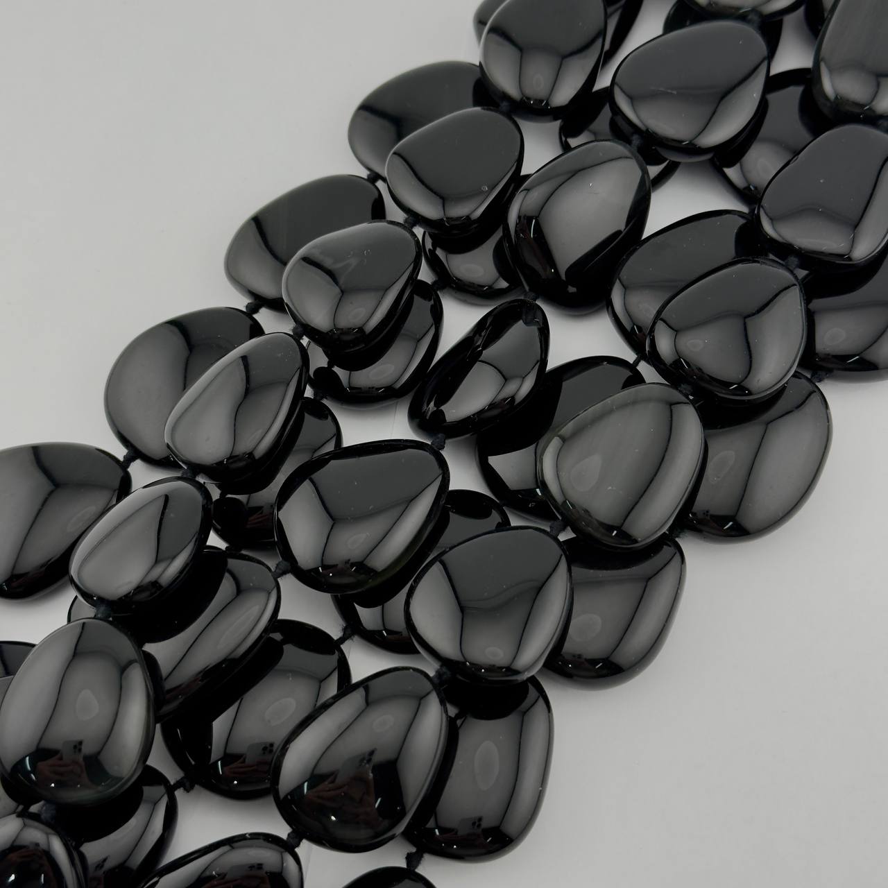 Обсидиан черный размер 25*32мм натуральный камень
