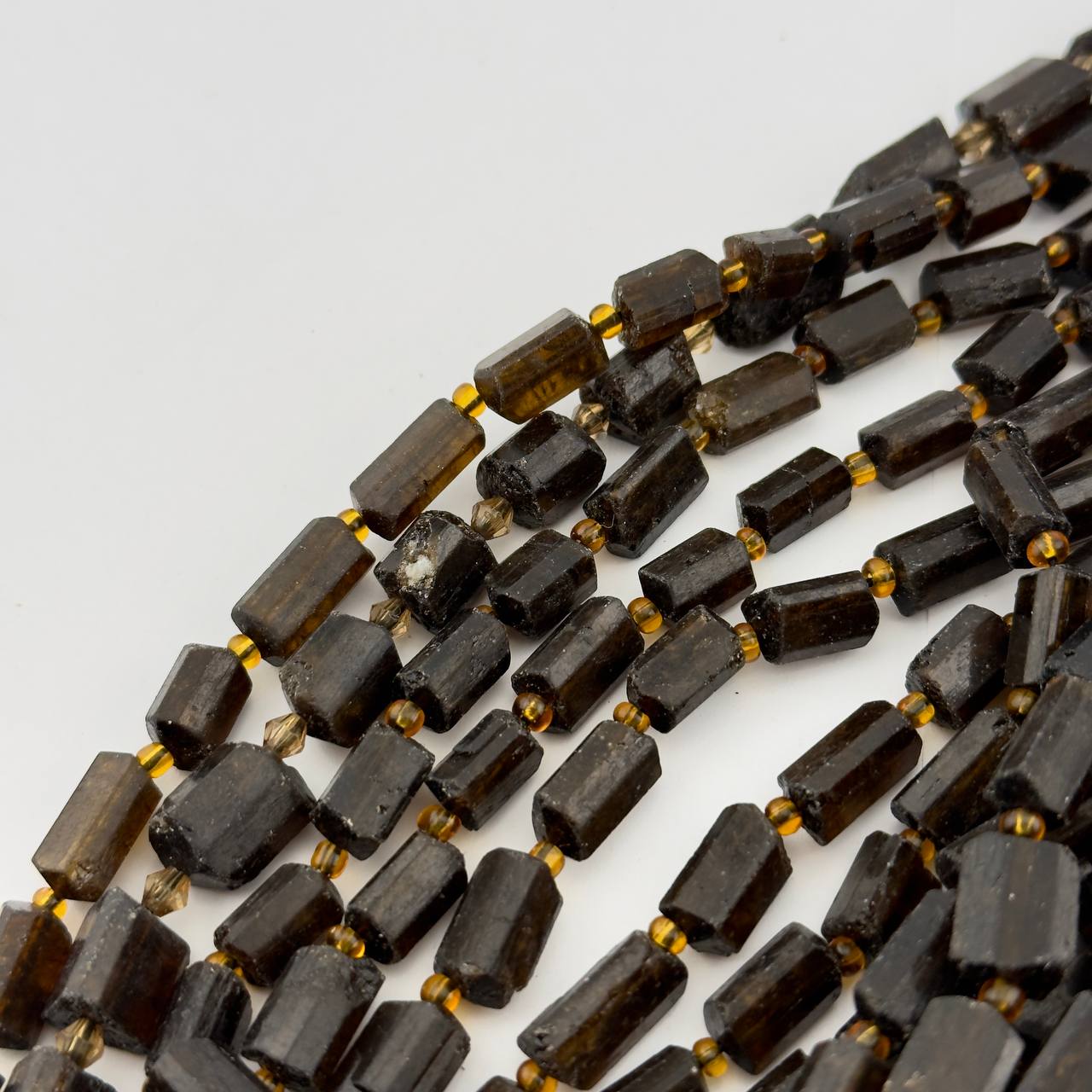 Бусины Турмалин средней размер бусины 7*12мм натуральный камень