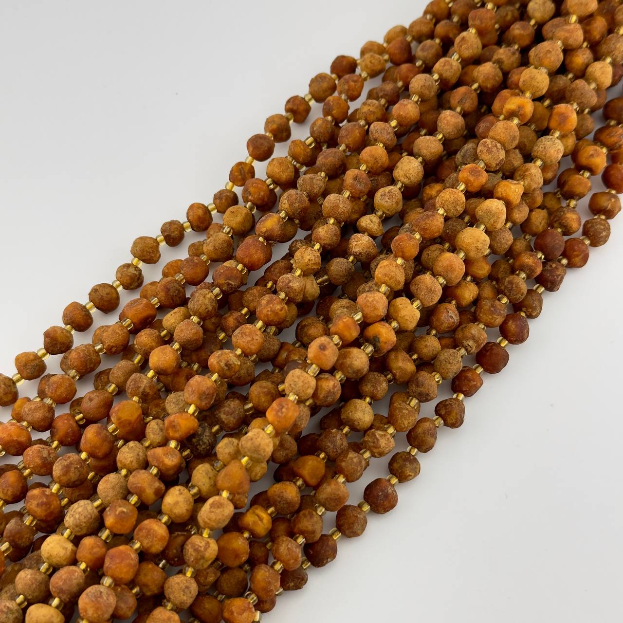 Янтарь необработанный размер 6*7мм