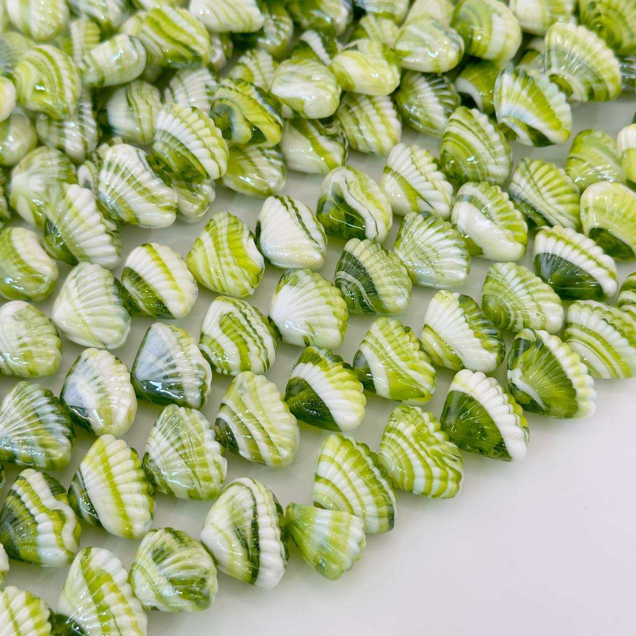 Бусины стеклянные форма ракушки размер 15*21мм